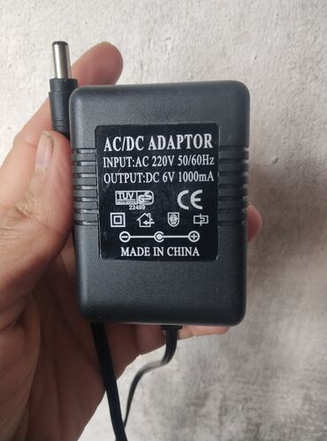 zaryatka yigan aparat: 6 volt 1 amperlik adaptor akkumulyator zaryadkaya qoymaq ucundu