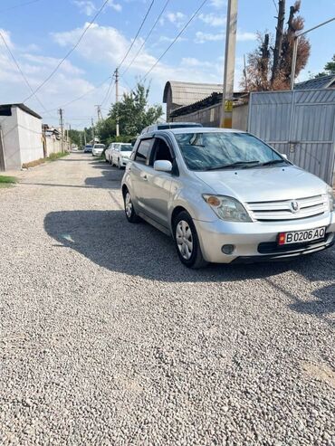 тоята ист: Toyota ist: 2003 г., 1.5 л, Автомат, Бензин, Седан