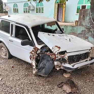 lada kalina 2009: Lada Niva (3 qapılı, ağ rəng) – ehtiyat hissələri üçün - Kuzov: ağ, 3 — 1