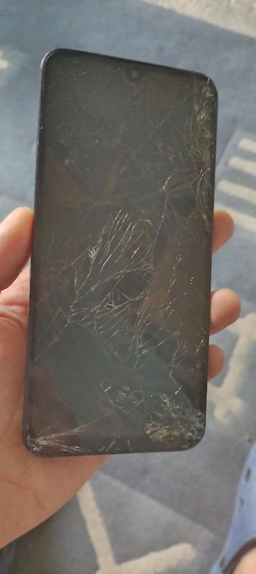 kljuc na instrument tabli: Samsung Galaxy A16 5G za Delove/Popravku.Na tel je ostecen Ekran kao — 1