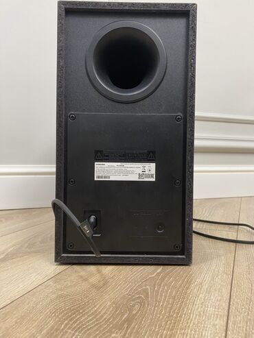 Пульты: Саундбар Samsung с пультом ДУ Комплект: - саундбар (узкий — 6