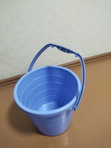 пищевые контейнера: Продам пищевое ведро. объем 4 литра, в отличном состоянии