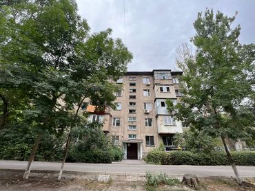 продается квартира киркомстром: 2 комнаты, 42 м², 104 серия, 2 этаж, Старый ремонт