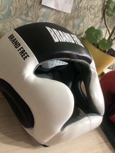 Перчатки: Продаю комлект для бокса : Боксерский шлем BrandFree новый Боксерские