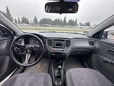 Kia: Kia Rio hatchback - Kuzov: 5 qapılı hatchback, boz rəng - Mühərrik — 10