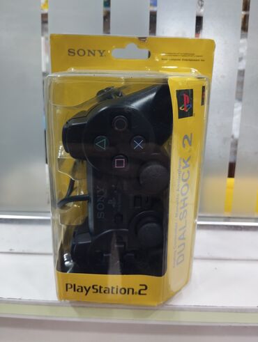 oyun monitor: Sony tərəfindən istehsal olunan PlayStation 2 DualShock 2 nəzarətçisi