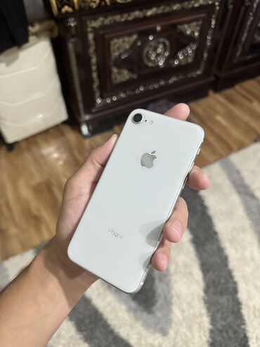 Apple iPhone: IPhone 8, Б/у, 64 ГБ, Белый, Защитное стекло