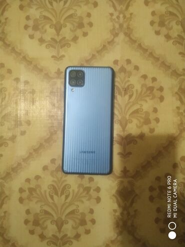 раскладные кнопочные телефоны: Samsung Galaxy M12, Колдонулган, 128 ГБ, түсү - Көк, 1 SIM