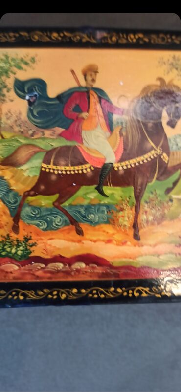 Sandıqlar: Əl işinə bənzər lak qutusu – şərq nağılı üslublu miniatür rəsmlə. - — 5