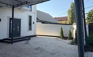 дом в кок жар: 🏡 **ПРОДАЁТСЯ СТИЛЬНЫЙ ТАУНХАУС В КОК-ДЖАРЕ!** 📍 **Район:** ж/м — 4