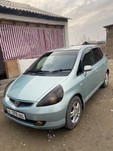 купить авто в рассрочку без процентов: Honda Fit: 2002 г., 1.3 л, Автомат, Бензин, Хэтчбэк