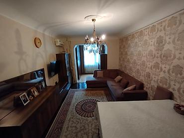 Mənzillər: Bakı, 8-ci kilometr, 3 otaqlı, Köhnə tikili, m. Neftçilər, 60 kv. m — 1