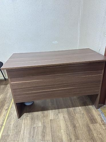 stolu: Ofis/iş masası – 3 çekmecəli, açarlı Ölçüsü : en 30sm, uzunluq 120sm — 2