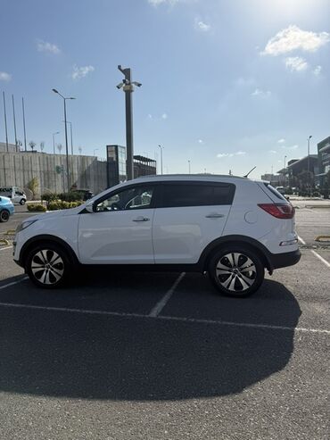 Kia: Kia Sportage: 2 l | 2010 il Krossover — 4