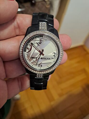 satovi tissot: Klasični sat, Moschino, Ženski