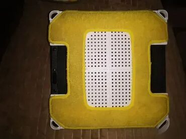 Robot usisivači: Lepo ocuvan. Nemam punjac. Kad se ukljuci signalizira zelenu lampicu — 13