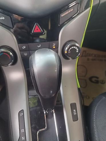 chevrolet volt salon: Avtomobil üçün avtomatik sürətlər qutusu selektoru və mərkəzi konsol — 2
