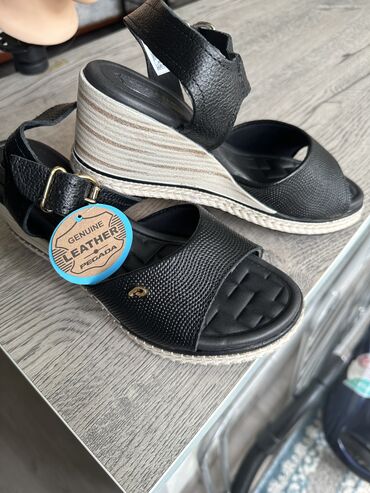 36 размер обувь: Кожаные сандалии женские (Канада)