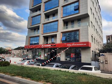 7 mkr satilan evler: 6-cı mikrorayon 6 otaqlı, 400 kv. m, Orta təmir