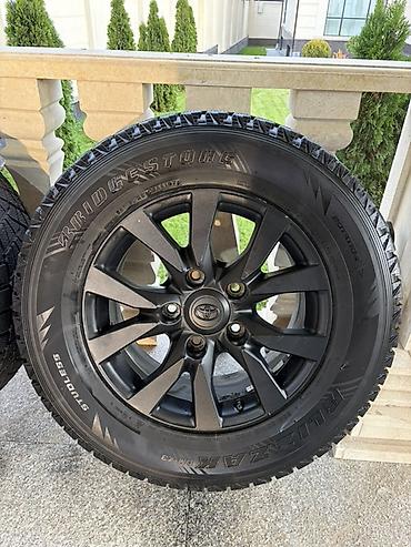255 40 21: Комплект из 4 колес на дисках Toyota. - Диски: оригинальные литые — 2