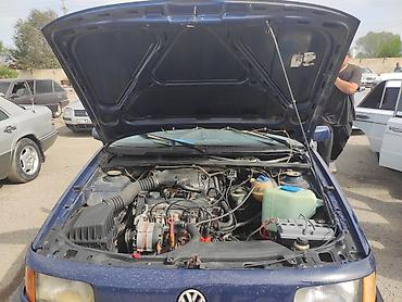 комбин: Volkswagen Passat: 1991 г., 1.8 л, Седан — 8
