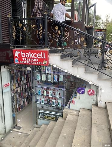 bakıda: Telefon vitrini icareye verlir 
Insaatclar meterosu divanin srasi — 1