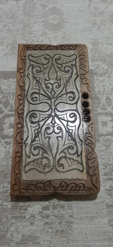 Nərdlər: (əl işləri ilə oyma naxışlı), laklı parlaq örtük - İkiüzlü — 8