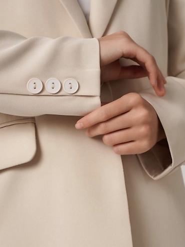 оверсайз одежды: Женский жакет oversize, цвет молочный/бежевый. - Классический прямой — 2