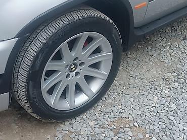 yan güzgülər s: BMW X5 (E53) SUV - Kuzov: gümüşü rəng, 5 qapı, dam relsləri - Tam — 2