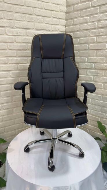 Ofis və oyun kresloları: Yeni, Təkərli, Qolları tənzimlənir, Dəri — 11