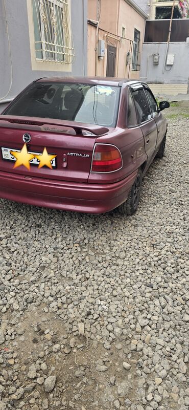 Opel: Opel Astra: 1.6 l | 1993 il Sedan — 3