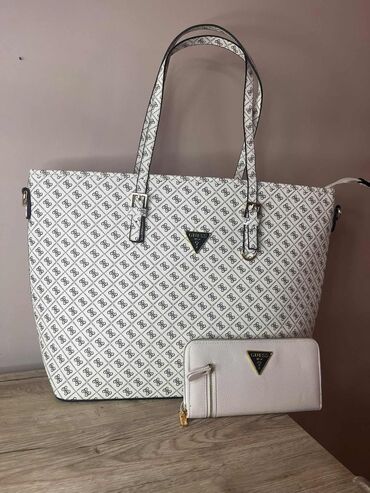Torbe: Guess ❤️ Novčanik: Cena 1750 din. +ptt 📌 Torbica: Cena 2900 din +ptt 📌 — 3