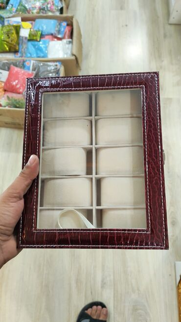 Məktəb çantaları: 6 ededli dəri saat.qâblari 35 AZN.qehveyi dördbucaqli 50 azn. 10 — 5