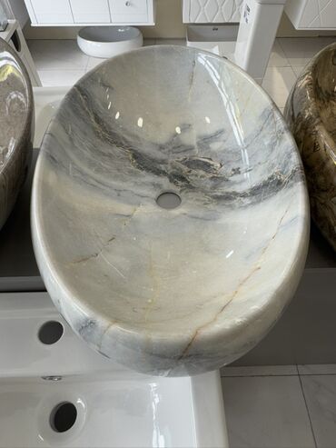 бу пластиковые двери: Oval formalı, mərmər materialdan hazırlanmış çanaq. Çanağın daxili