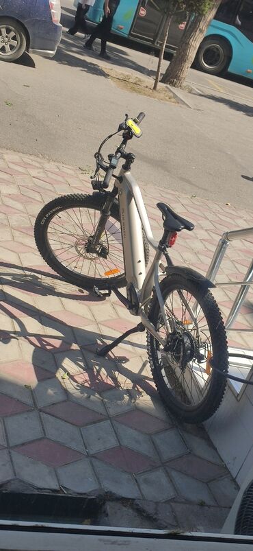 Elektrik velosipedlər: Yeni Elektrik velosipedi 26", sürətlərin sayı: 8, 350-500 Vt, Ünvandan götürmə