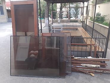 Tünd rəngli alumini̇um pəncərə və qapı konstruksiyaları 2 eded boyuk