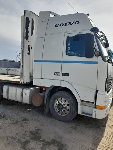 авто с прицепом: Тягач, Volvo, 1998 г.