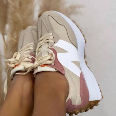 Patike: New balance 327 patike

Novo
Brojevi 36 do 40 — 5