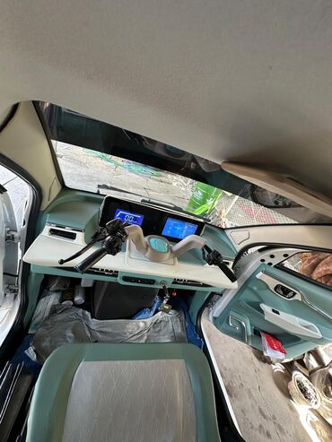 Другие автомобили: Электрический трехколесный автомобиль, представленный в белом цвете с — 11