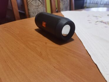 bluetooth slusalice a1: Na prodaju nov, nekorišćen bluetooth zvučnik. Zgodan za nošenje i ima