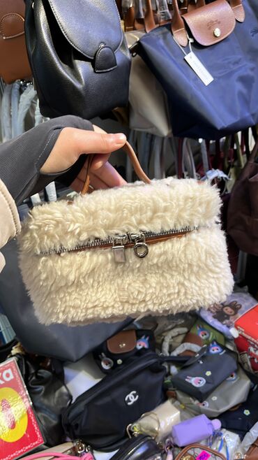 Классические сумки: Все по 700 — 16