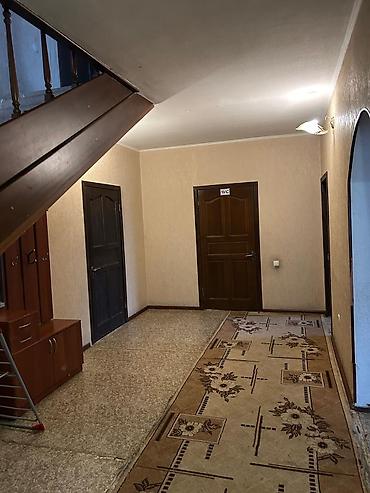 Продажа коттеджей и домов: Дом 2 этажа, площадь 206 м², участок 5 соток. Локация: Токолдош, ул — 20