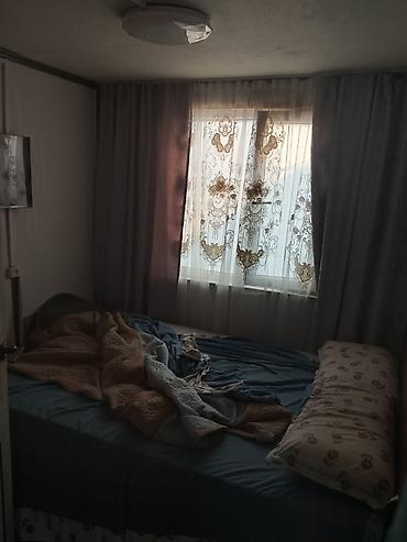 сарай в аренду: Бытовка/мини-дом из дерева с террасой и металлической крышей. - — 1