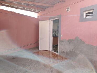 saray mtk kiraye evler 2025: 2 otaqlı həyət evi - Ayrı həyət yerlisi, üstü örtülü kiçik