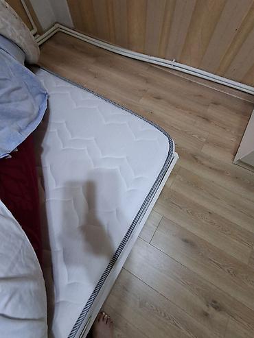 Ev üçün mebel: İki nəfərlik yataq dəsti
eni 1.60
uzunlugu 2m
matras ustunde verilir — 4