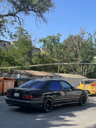 r17 şam disk: 4 ayin diskleridi.R18 AMG CATSIZ SVARKASIZ TEKERLER PAKETDI ARXA