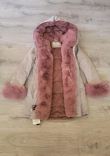 Nova sa etiketom,prelepa parka.
vel S