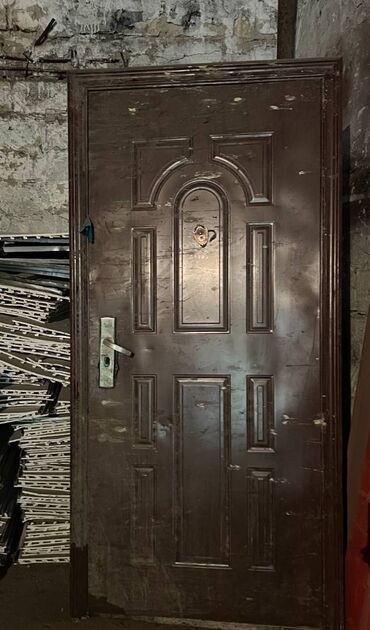 islenmis seyf qapi: Mənzil üçün İşlənmiş Giriş qapısı 100x210 sm With peephole, Zəmanətsiz, Ünvandan götürmə