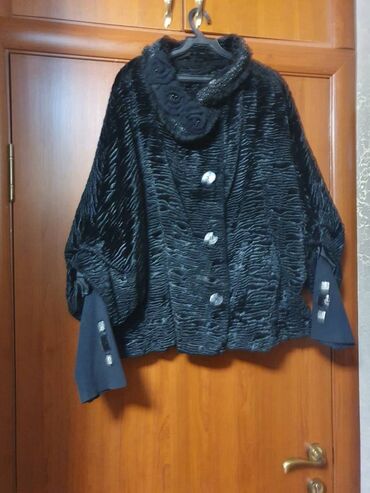 Шубы: Продаем новую полушубку из каракуля . Проиводство Южная Корея. Размер — 3