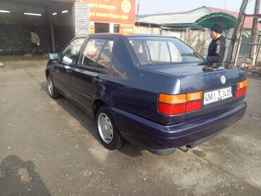 Volkswagen: Volkswagen Vento: 1992 г., 1.8 л, Механика, Бензин